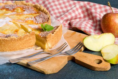 Taze elmalı ev yapımı elmalı turta. Ev yapımı konsept