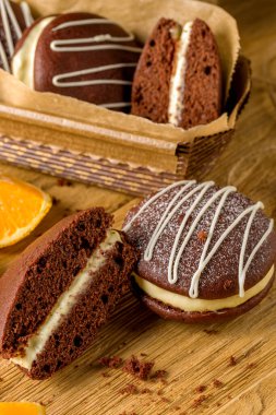 Turuncu kremalı turta. Nefis ev yapımı tatlı..