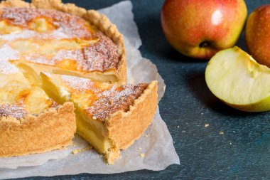 Taze elmalı ev yapımı elmalı turta. Ev yapımı konsept