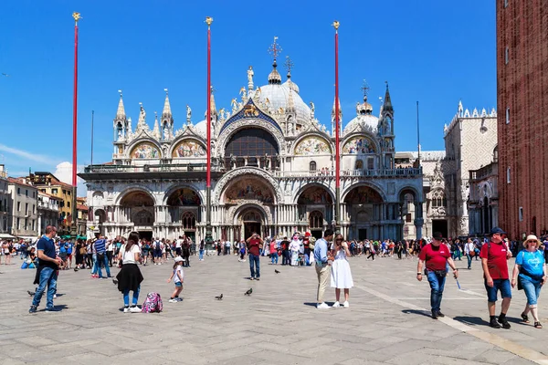 威尼斯 意大利 2018年5月18日 这是位于圣马可大教堂前的热闹的圣马可广场 — 图库照片