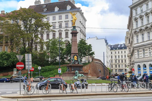 Vienna Österrike Maj 2019 Detta Liebenbergsmonumentet Med Gyllene Staty Gudinnan — Stockfoto