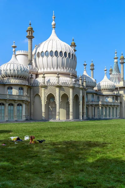 stock image BRIGHTON, GREAT BRITAIN - SEPTEMBER 16, 2014: This is a fragment of the lawn in front of the Royal Pavilion with people resting on the grass.