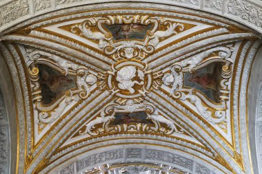 VENİVE, İTALYA - 18 Mayıs 2018: Bu, Valilik Sarayı 'nın içindeki Altın Merdivenlerin kemerli kasasının bir parçası. .