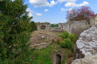 Leeds Şatosu 'nun orjinal ortaçağ tahkimatlarının hayatta kalan kalıntıları, Leeds Kalesi..
