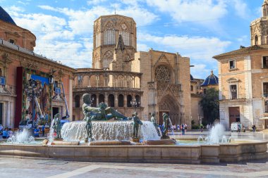 VALENCIA, İSPA - 18 Mayıs 2017 Burası eski şehrin merkezindeki Place de la Verge 'deki Turia Çeşmesi..