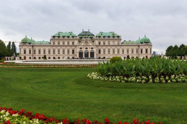 VIENNA, AUSTRIA - 16 Mayıs 2019: Burası Barok tarzında Yukarı Belvedere Sarayı (18. yüzyıl)).