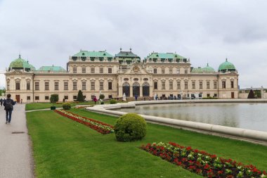 VIENNA, AUSTRIA - 16 Mayıs 2019: Burası Barok tarzında Yukarı Belvedere Sarayı (18. yüzyıl)).