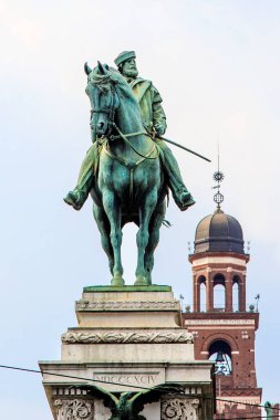 Bu Sforza Kalesi 'ndeki Giuseppe Garibaldi' nin binicilik heykeli..