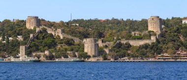 İSTAMBUL, TURKEY - 12 EYLÜL 2017: Bu İstanbul 'un Avrupa kesimindeki İstanbul kıyılarında yer alan bir ortaçağ Rumelihisar kalesi.
