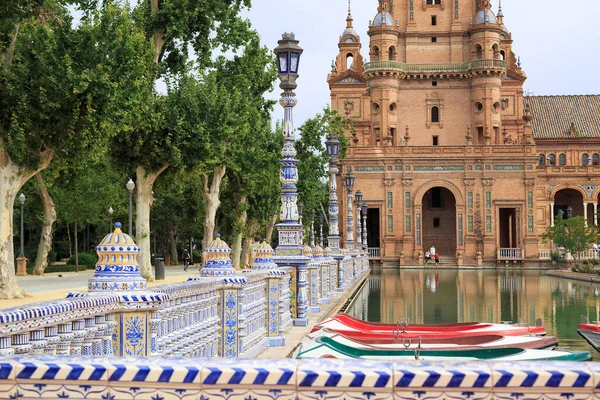 Seville Spanje Mei 2017 Dit Zijn Pleziervaartuigen Pier Van Kunstmatige — Stockfoto