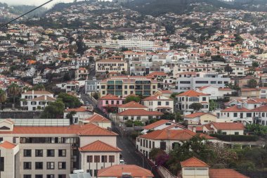 FUNCHAL, PORTUGAL - 24 AĞUSTOS 2021: Burası şehrin kentsel gelişiminin tepe noktası.