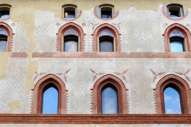 MILAN, ITALY - 10 Mayıs 2018: Bu yeniden inşa önce korunan parçalarla Sforza Kalesi 'ndeki sarayın yeniden inşa edilmiş bir parçası.