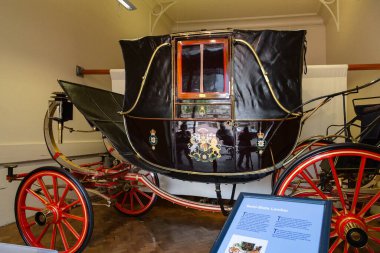 LONDRA, GREAT BRITAIN - 17 Mayıs 2014: Bu Royal Mews 'deki serginin kraliyet arabalarından biri.