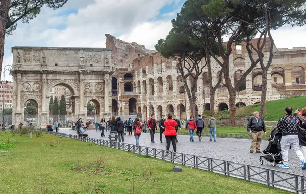 Roma Italia Marzo 2023 Turisti Non Identificati All Arco Trionfo — Foto Stock