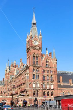 LONDON, GREAT BRITAIN - 16 Mayıs 2014: Bu St. Pancras Tren İstasyonu 'nun neo-gotik Victrorian binası.