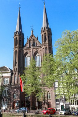 AMSTERDAM, NETHERLANDS - 5 Mayıs 2013: Bu Singel bölgesinde bir neo-gotik Katolik Francis Xavier Kilisesi 'De Krijtberg' (19. yüzyıl).