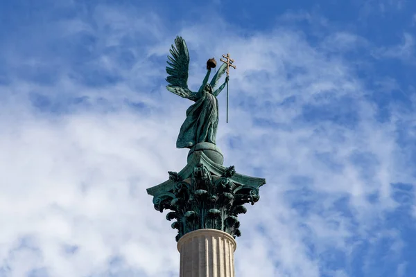 Budapest Ungarn März 2023 Dies Ist Eine Skulptur Des Erzengels — Stockfoto