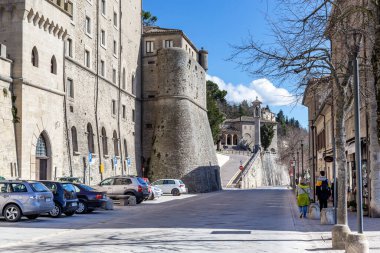 SAN MARINO, SAN MARINO - 11 MARTH 2023 Bu San Francisco 'nun küçük bir enklavı devlet ve kilisesinin ortaçağ takviyesinin bir görüntüsü