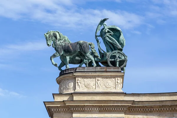 Budapest Hungria Marth 2023 Esta Uma Carruagem Com Uma Estátua — Fotografia de Stock