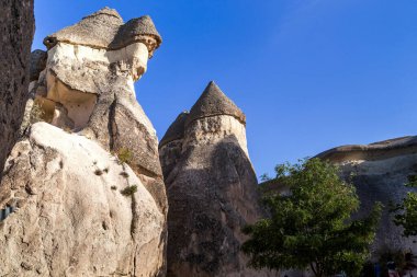 Bu, Cappadocia 'daki fantastik kayaların yakın görüntüsü..