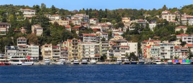 İSTANBUL, TURKEY - 12 Eylül 2017: Bu, Arnavutkoy kentsel bölgesinin Boğaz boyundaki bir gelişmesidir..