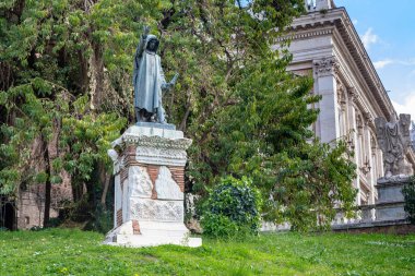 ROME, ITALY - 10 MARTH 2023: Bu Capitol Hill 'in eteğindeki politikacı Cola di Rienzo için bir anıttır..