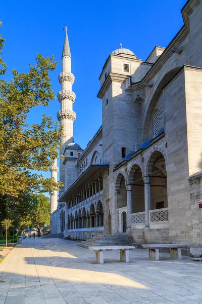 stock image ISTANBUL, TURKEY - SEPTEMBER 14, 2017: This is the side facade of the Suleymaniye Mosque near the cemetery with stone coffin stands before burial.