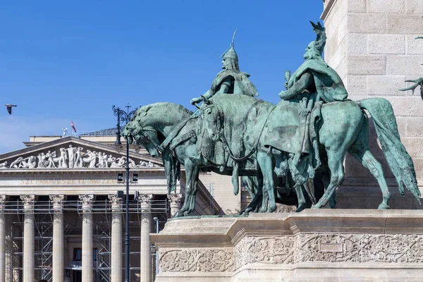 伯德佩斯特 洪古里 2023年3月13日 这是匈牙利国家阿帕德亲王的雕塑 他把战士们放在千年柱的基座上 — 图库照片