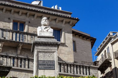 SAN MARINO, SAN MARINO - 11 MARTH 2023: Bu bağımsız İtalyan enklavının başkentinde Giuseppe Garibaldi anıtı.