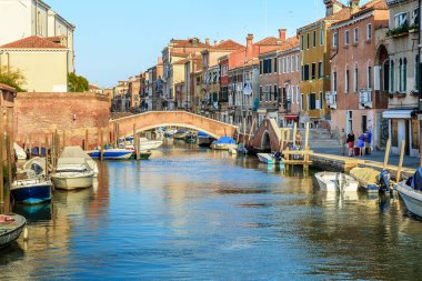 Venedik, İtalya - 9 Eylül 2018 Burası Cannaregio bölgesindeki Rio della Misericordia Kanalı..