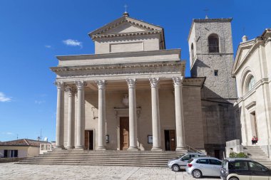 SAN MARINO, SAN MARINO - 11 MARTH 2023: Bu Domus Plebis Meydanı 'ndaki San Marino Bazilikası.