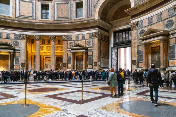 Roma Talya Marth 2023 Kimliği Belirsiz Turistlerden Oluşan Bir Dere — Stok fotoğraf