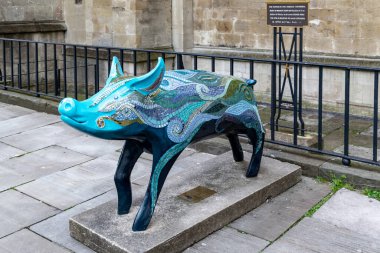 BATH, GREAT BRITAIN - 14 Mayıs 2014: Bu Natasha Rampley 'in çağdaş Kral Bladud heykeli).