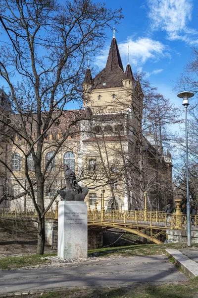 伯达佩 匈牙利 2023年3月13日 这是卡斯特里奥蒂公国统治者乔治 斯坎德内伯克的半身像 位于瓦洛西吉特公园的瓦杰达胡努兹城堡附近 — 图库照片