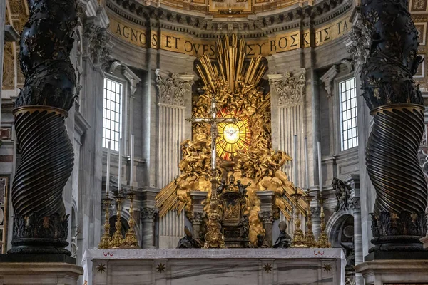 Рим Ватикан Марта 2023 Главный Алтарь Киборием Над Гробницей Апостола — стоковое фото
