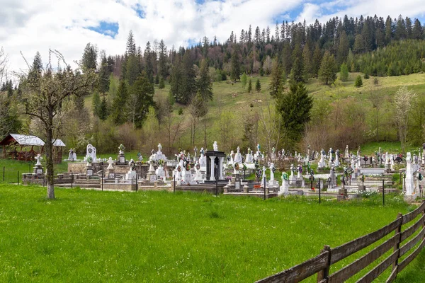 Putna Romania April 2023 Typical Village Cemetery Bukovina — Stock Photo, Image