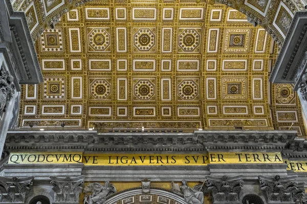 바티칸 2023 이것은 베드로 대성당의 건축의 조각입니다 — 스톡 사진