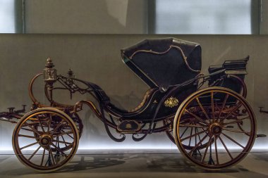 Vienna, AUSTRIA - 14 Mayıs 2019: bu 19 'uncu yüzyıldan kalma bir atlı süvari, İmparatorluk Nakliye Müzesinde sergileniyor..