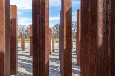 BUDAPEST, HUNGARY - 13 MARTH 2023: 1956 devriminin çağdaş bir parçası Varosliget parkında.
