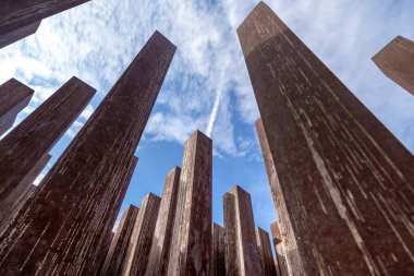 BUDAPEST, HUNGARY - 13 MARTH 2023: 1956 devriminin çağdaş bir parçası Varosliget parkında.