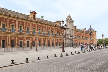 SEVILLE, SPAIN - 21 Mayıs 2017: Burası Endülüs yönetimi tarafından işgal edilen Barok San Telmo Sarayı (17. yüzyıl).