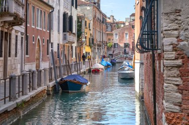 Venedik, İtalya - 12 Mart 2023 Burası Dorsoduro bölgesindeki Rio de le Toreseie Kanalı..