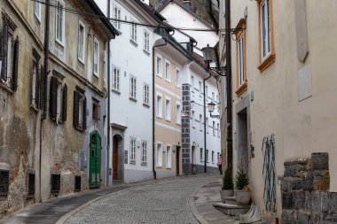 LJUBLJANA, SLOVENIA - MARTH 7, 2023: Burası XVIII-XIX yüzyıllarının gelişmesiyle eski şehrin yerleşim yerlerinden biri..