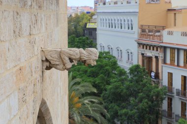 VALENCIA, İSPA - 18 Mayıs 2017: bu bir biblo Ortaçağ Serranos Kapısı 'na su atmak için.
