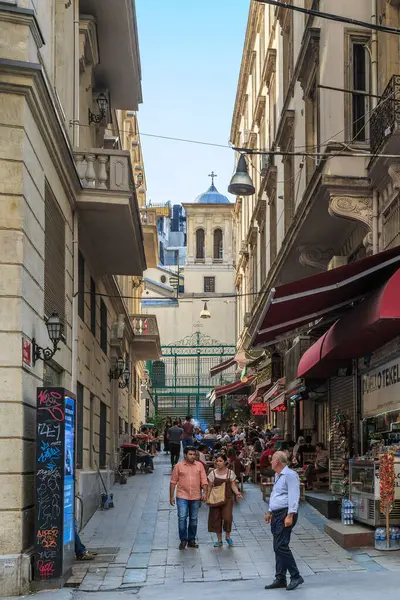 İSTANBUL, TURKEY - 10 Eylül 2017: Beyoğlu Bölgesi. Panagia Ortodoks Kilisesi Yolu.