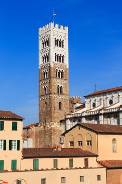 LUCCA, ITALY - 16 Eylül 2018: bu şehrin Katedrali 'nin çan kulesi.
