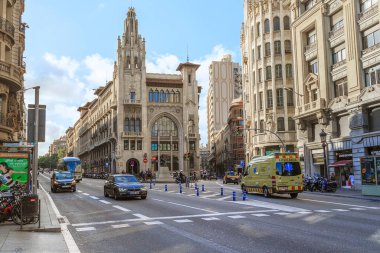BARCELONA, SPAIN - 17 Mayıs 2017: Bu modern mimaride yapıları olan ünlü Laetana Bulvarı.