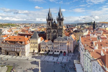 PRAG, CZECH - 26 Ekim 2023 Bu, Eski Şehir Meydanı ve Tynsk Tapınağı 'ndan şehrin bir görüntüsü.