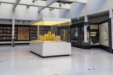 BUDAPEST, HUNGARY - 16 MARTH 2023: Bu Macar Parlamento Müzesi 'nde sergilenen parlamento binasının bir modeli.