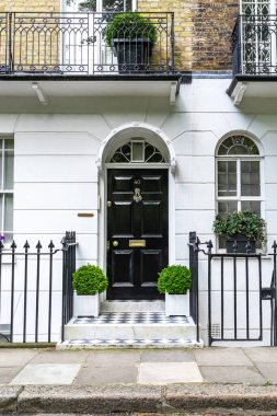 LONDON, GREAT BRITAIN - 10 Mayıs 2014: Bu Brompton bölgesinde bir yerleşim yerinin girişi.